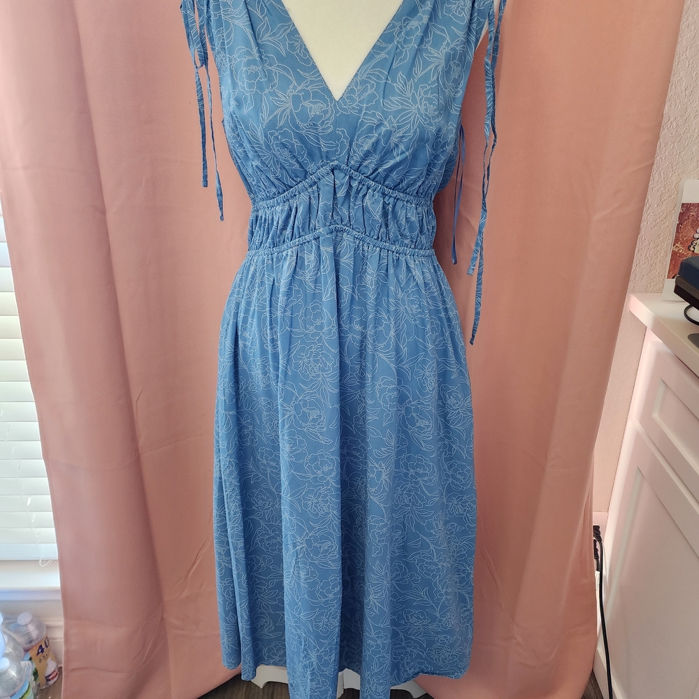 Time and Thru Size 8/10 Blue Floral Women's Dress